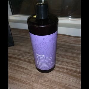 Amika Shampoo